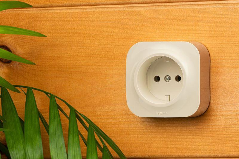 Розетка 1-м ОП Quteo 16А IP20 2P без заземл. без защ. шторок сл. кость IEK 782240 ТехноИмпульс