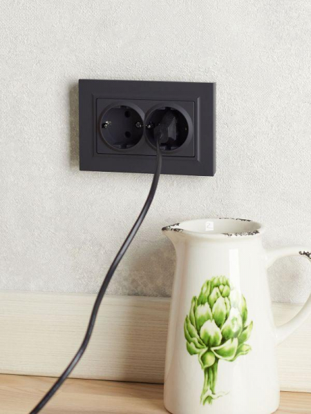 Розетка 2-м СП BRITE РСш12-3-БрГ 16А в сборе с заземл. защ. шторки графит IEK BR-R24-16-K53-F ТехноИмпульс