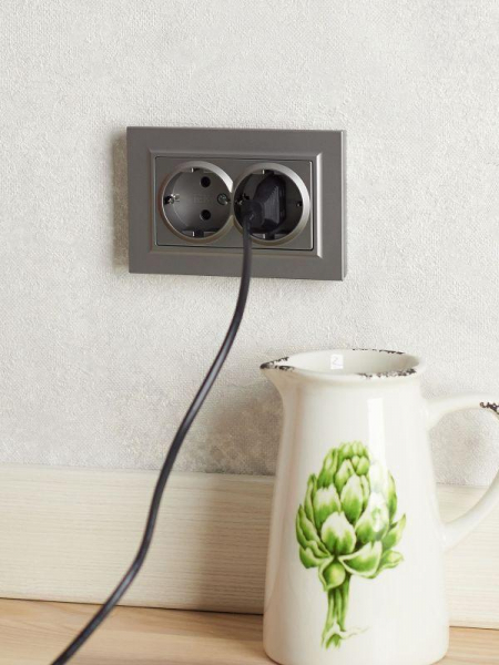 Розетка 2-м СП BRITE РСш12-3-БрС 16А в сборе с заземл. защ. шторки сталь IEK BR-R24-16-K46-F ТехноИмпульс