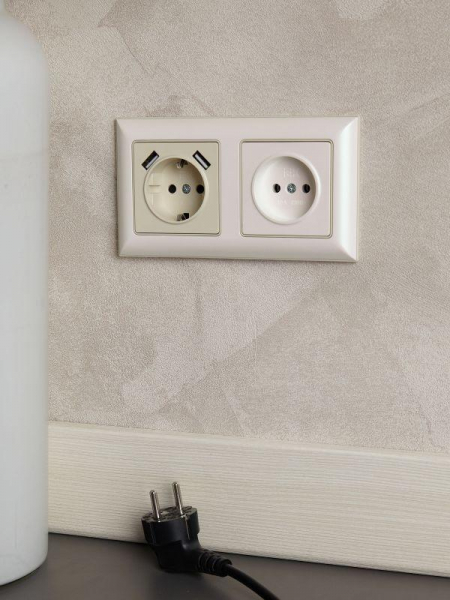 Розетка 1-м СП BRITE РС10-1-0-БрЖ 10А без заземл. без защ. шторок механизм жемчуж. IEK BR-R10-10-K36 ТехноИмпульс