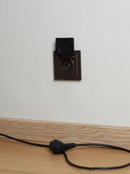 Розетка BRITE РСбш10-3-44-БрТБ 16А IP44 с заземл. защ. шторки с крышкой механизм бронза IEK BR-R16-16-44-K45 ТехноИмпульс