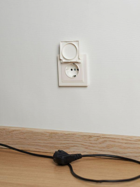 Розетка BRITE РСбш10-3-БрЖ 16А IP20 с заземл. защ. шторки с крышкой механизм жемчуж. IEK BR-R16-16-K36 ТехноИмпульс