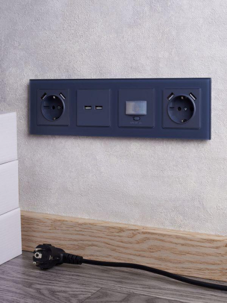 Розетка BRITE РЮш10-1-БрМ 16А с USB A+A 2.1А с заземл. защ. шторки механизм маренго IEK BR-R14-16-U21-D21-K35 ТехноИмпульс