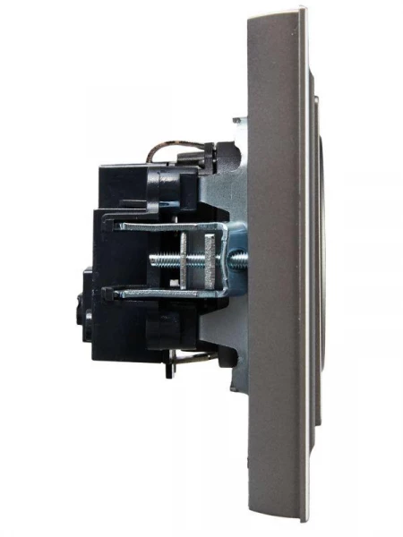 Розетка СП BRITE РСР14-1-0-БрС 16А в сборе с заземл. защ. шторки сталь IEK BR-R14-16-K46-F ТехноИмпульс