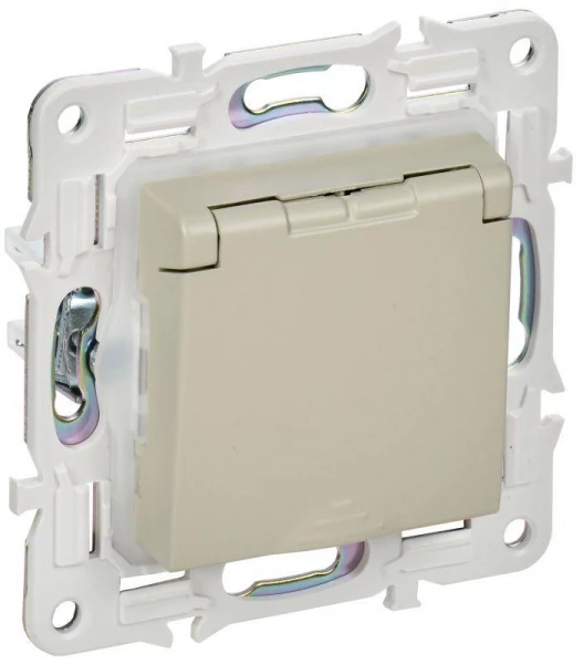 Розетка 1-м SKANDY 16А IP44 с заземл. защ. шторки с крышкой SK-R11B беж. IEK SK-R16-16-44-K10 ТехноИмпульс