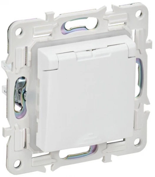 Розетка 1-м SKANDY 16А IP44 с заземл. защ. шторки с крышкой SK-R11W арктич. бел. IEK SK-R16-16-44-K01 ТехноИмпульс