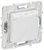 Розетка 1-м SKANDY 16А IP44 с заземл. защ. шторки с крышкой SK-R11W арктич. бел. IEK SK-R16-16-44-K01 ТехноИмпульс
