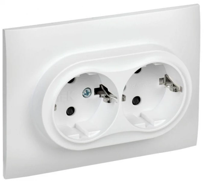 Розетка 2-м SKANDY 16А с заземл. защ. шторки в сборе SK-R07W арктич. бел. IEK SK-R24-16-K01-F ТехноИмпульс