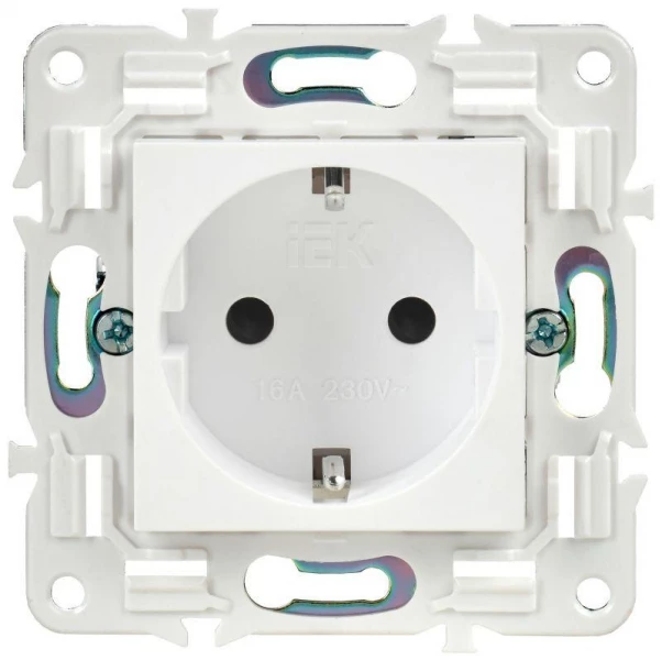 Розетка SKANDY 16А с заземл. защ. шторки безвинт. крепл. SK-R06W арктич. бел. IEK SK-R14-16-1-K01 ТехноИмпульс