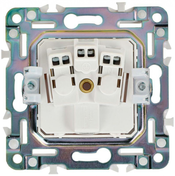 Розетка SKANDY 16А с заземл. защ. шторки безвинт. крепл. SK-R06W арктич. бел. IEK SK-R14-16-1-K01 ТехноИмпульс