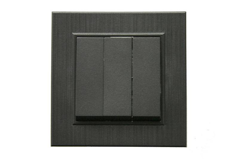 Выключатель 3-клав. 1 вход 3 выхода Karea LINE STAR дым. металлик Makel 86050091 ТехноИмпульс