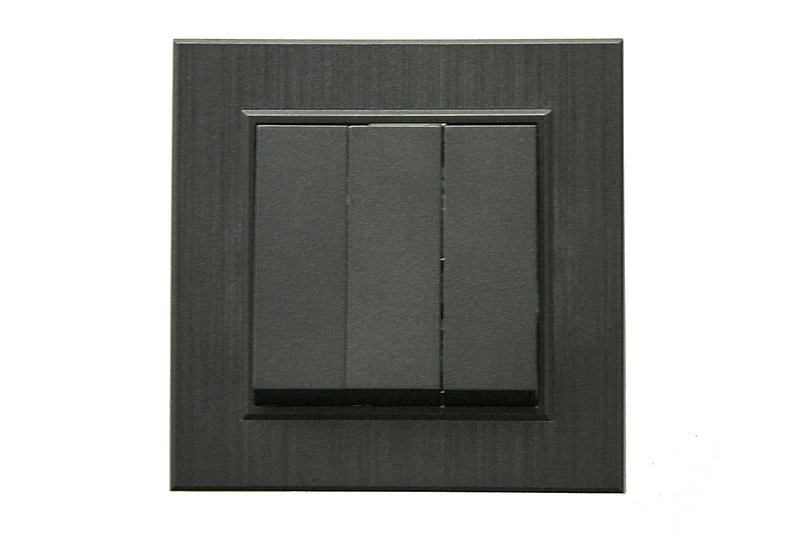 Выключатель 3-клав. 1 вход 3 выхода Karea LINE STAR дым. металлик Makel 86050091 ТехноИмпульс