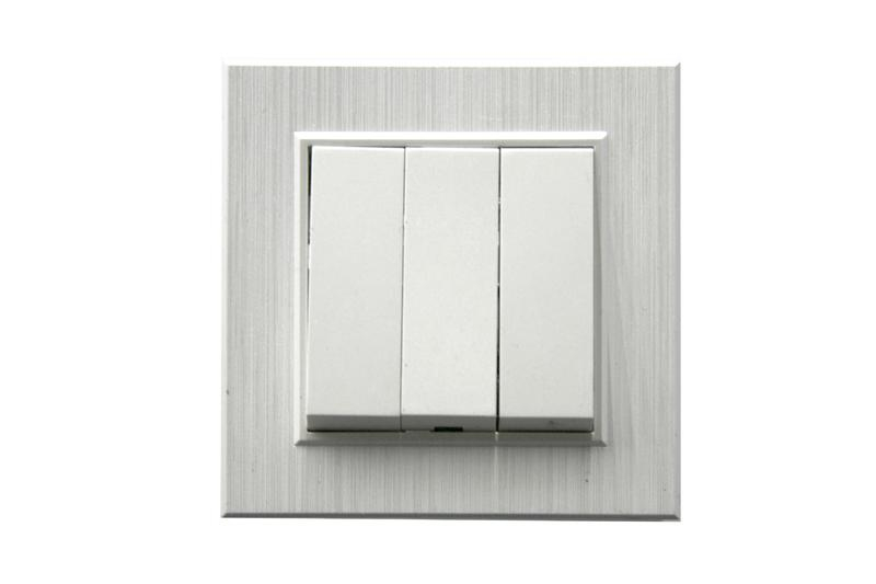 Выключатель 3-клав. 1 вход 3 выхода Karea LINE STAR жемчуж. Makel 86100091 ТехноИмпульс