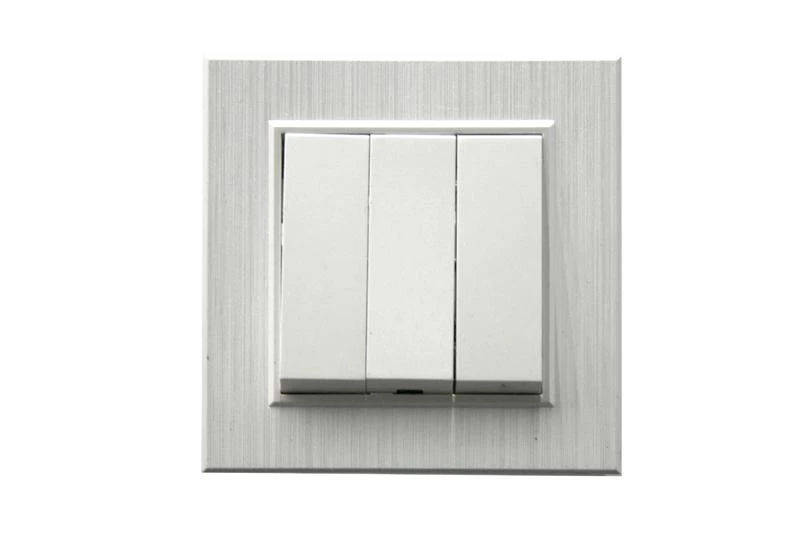 Выключатель 3-клав. 1 вход 3 выхода Karea LINE STAR жемчуж. Makel 86100091 ТехноИмпульс