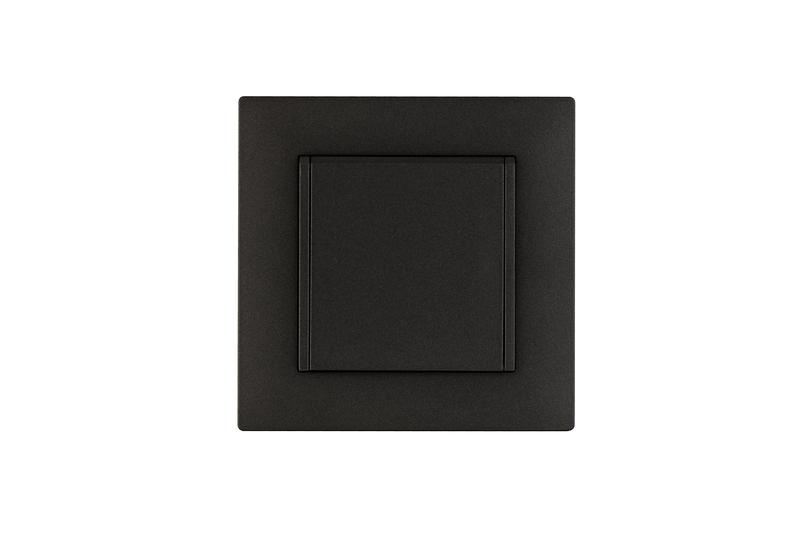 Розетка 1-м с крышкой Karea RIZZ STAR с заземл. дым. металлик Makel 88050029 ТехноИмпульс