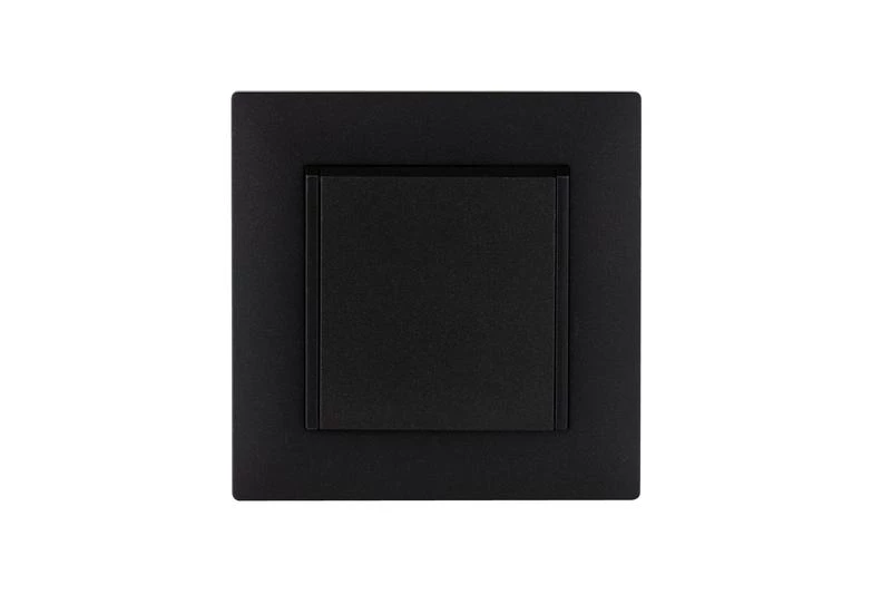 Розетка 1-м с крышкой Karea RIZZ STAR с заземл. чер. Makel 88054029 ТехноИмпульс