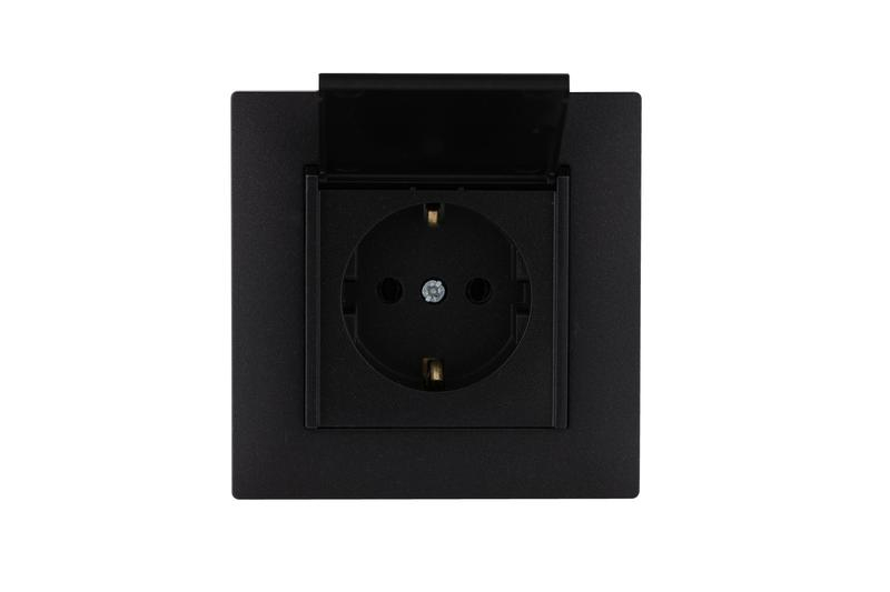 Розетка 1-м с крышкой Karea RIZZ STAR с заземл. чер. Makel 88054029 ТехноИмпульс