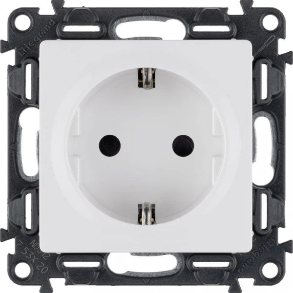 Розетка 1-м СП Valena Life 16А IP20 250В 2P+E защ. шторки безвинтов. клеммы с лицев. панелью механизм бел. Leg 753420 ТехноИмпульс