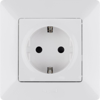 Розетка 1-м СП Valena Life 16А IP20 250В 2P+E защ. шторки безвинтов. клеммы с лицев. панелью механизм бел. Leg 753420 ТехноИмпульс