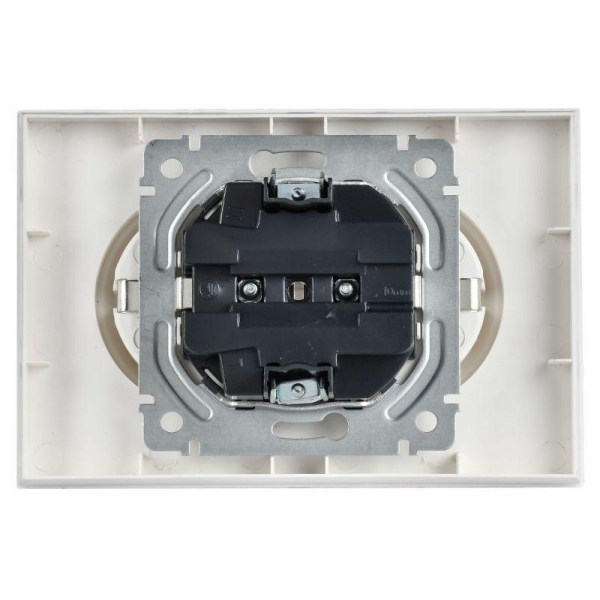 Розетка 2-м СП BRITE РС12-3-БрАБ 16А в сборе с заземл. без защ. шторок арктич. бел. IEK BR-R21-16-K91-F ТехноИмпульс