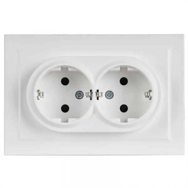 Розетка 2-м СП BRITE РСш12-3-БрАБ 16А в сборе с заземл. защ. шторки арктич. бел. IEK BR-R24-16-K91-F ТехноИмпульс