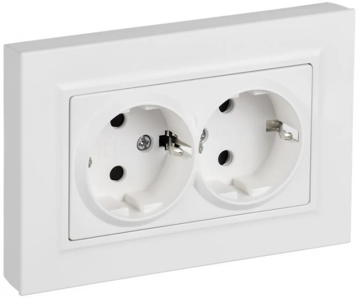 Розетка 2-м СП BRITE РСшПл12-3-БрАБ 16А в сборе с заземл. защ. шторки плоская арктич. бел. IEK BR-R28-16-K91-F ТехноИмпульс