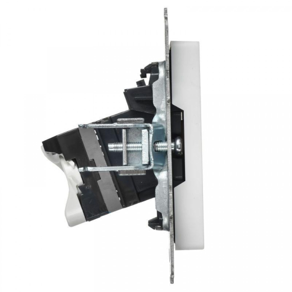 Розетка компьютерная СП BRITE РК11-БрАБ RJ45 кат.6 механизм арктич. бел. IEK BR-K10-2-K91 ТехноИмпульс