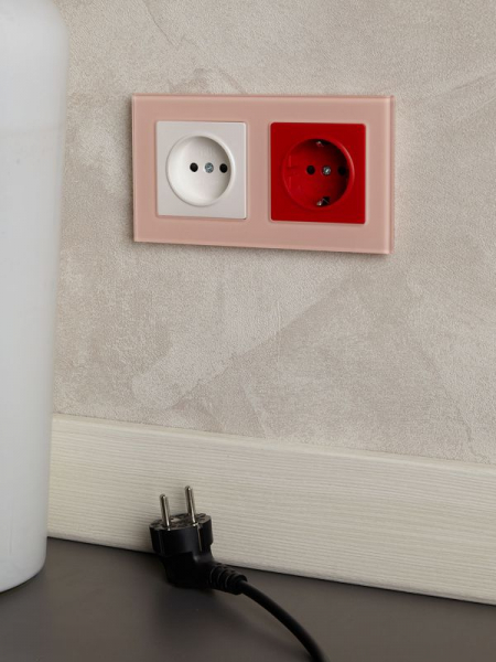 Розетка BRITE РС14-1-0-БрК 16А с заземл. защ. шторки механизм красн. IEK BR-R14-16-K04 ТехноИмпульс