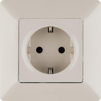 Розетка 1-м СП Valena Life 16А IP20 250В 2P+E защ. шторки безвинтов. клеммы с лицев. панелью механизм сл. кость Leg 753520 ТехноИмпульс