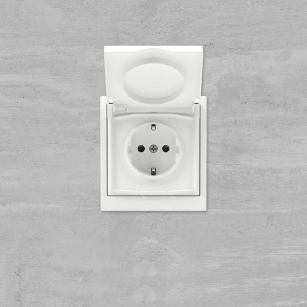 Розетка силовая KANT IP44 2P+E защ. шторки с крышкой бел. магнолия DKC 7000013 ТехноИмпульс