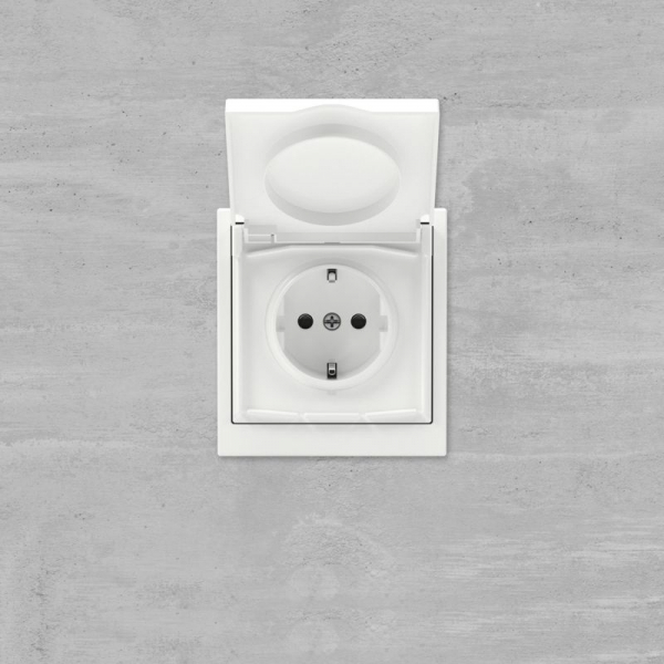 Розетка силовая KANT IP44 2P+E защ. шторки с крышкой бел. магнолия DKC 7000013 ТехноИмпульс