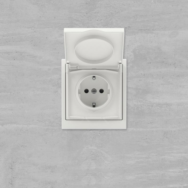 Розетка силовая KANT IP44 2P+E защ. шторки с крышкой бел. песок DKC 7010013 ТехноИмпульс