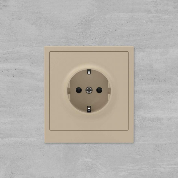 Розетка силовая KANT 2P+E защ. шторки ванильн. марципан DKC 7015033 ТехноИмпульс