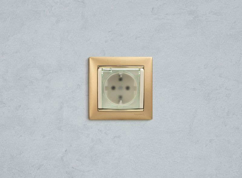 Розетка 1-м СП Valena 16А IP44 2P+E защ. шторки с крышкой немецк. стандарт механизм сл. кость IEK 774120 ТехноИмпульс