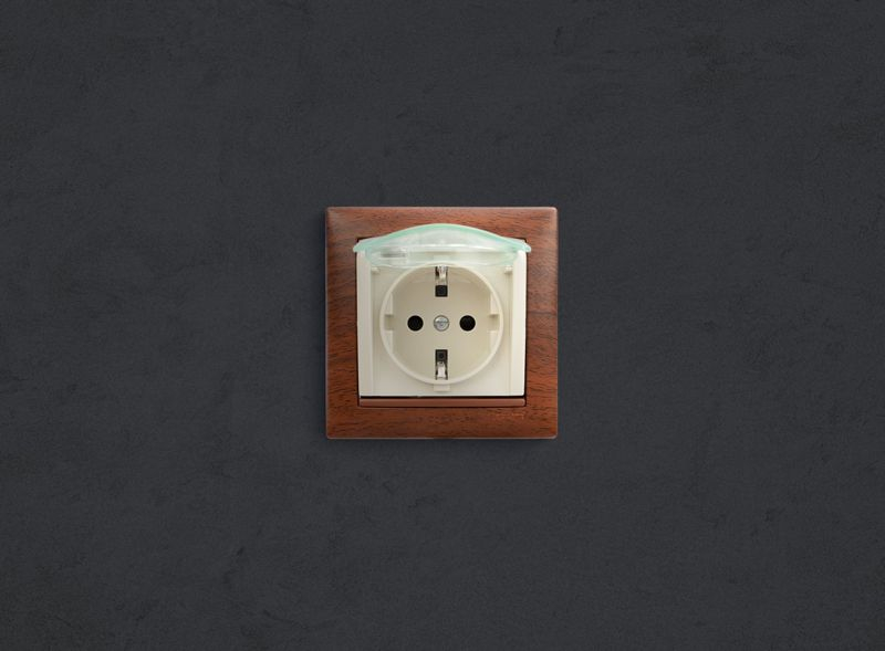 Розетка 1-м СП Valena 16А IP44 2P+E защ. шторки с крышкой немецк. стандарт механизм сл. кость IEK 774120 ТехноИмпульс