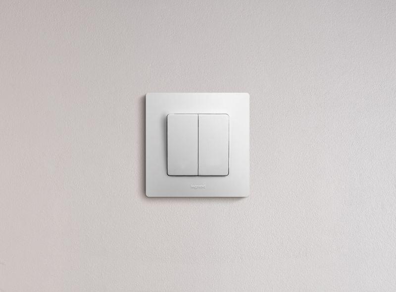 Выключатель 2-кл. СП Etika 10А IP20 250В 10AX безвинтов. зажимы механизм бел. IEK 672202 ТехноИмпульс