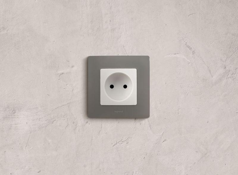 Розетка 1-м СП Etika 16А IP20 250В 2P без заземл. немецк. стандарт винтов. клеммы механизм бел. IEK 672220 ТехноИмпульс