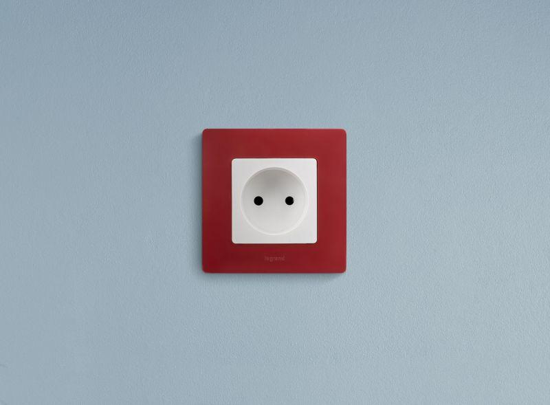 Розетка 1-м СП Etika 16А IP20 250В 2P без заземл. немецк. стандарт винтов. клеммы механизм бел. IEK 672220 ТехноИмпульс