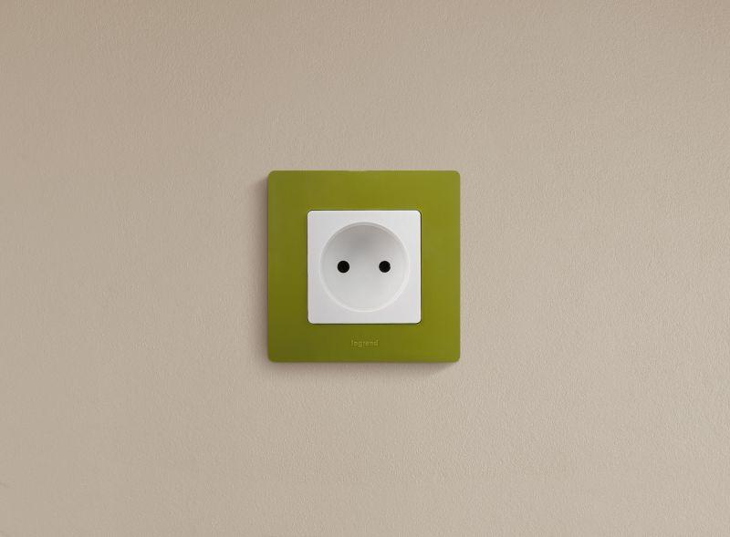 Розетка 1-м СП Etika 16А IP20 250В 2P без заземл. немецк. стандарт винтов. клеммы механизм бел. IEK 672220 ТехноИмпульс