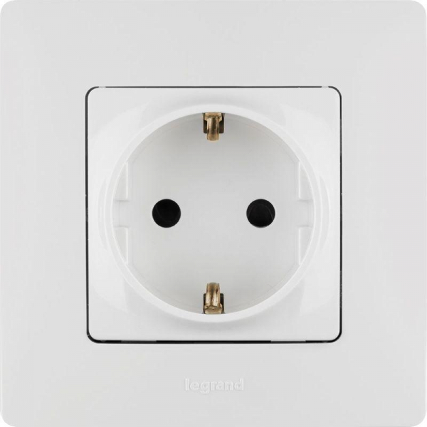 Розетка 1-м СП Etika 16А IP31 250В 2P+E с заземл. защ. шторки немецк. стандарт винтов. клеммы механизм бел. IEK 672222 ТехноИмпульс