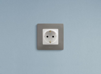 Розетка 1-м СП Etika 16А IP31 250В 2P+E с заземл. защ. шторки немецк. стандарт винтов. клеммы механизм бел. IEK 672222 ТехноИмпульс