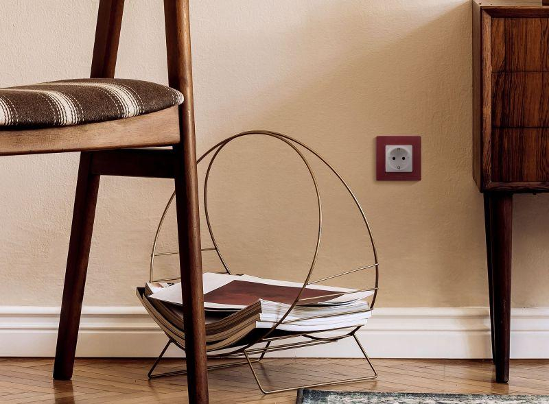 Розетка 1-м СП Etika 16А IP31 250В 2P+E с заземл. защ. шторки немецк. стандарт винтов. клеммы механизм бел. IEK 672222 ТехноИмпульс