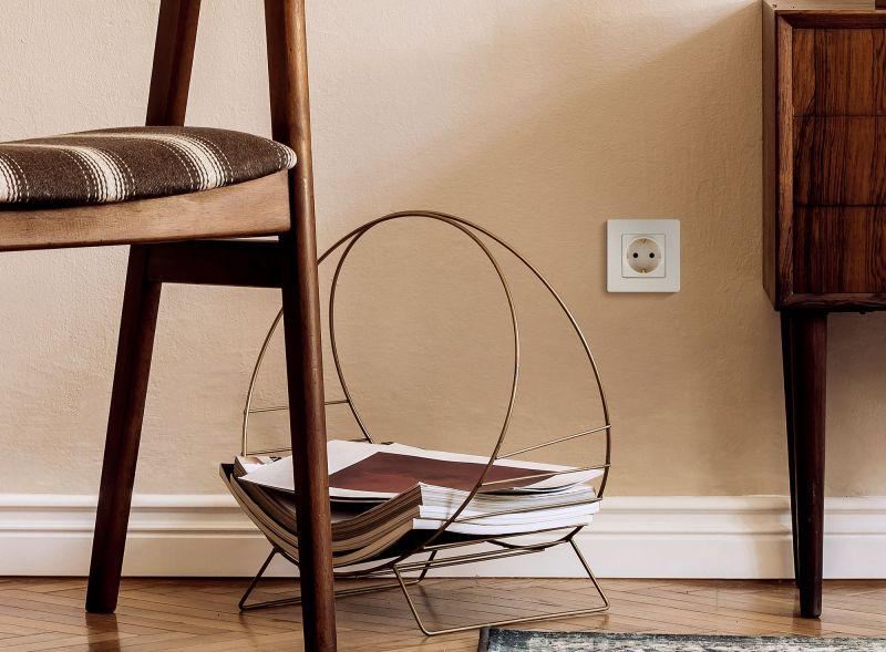 Розетка 1-м СП Etika 16А IP31 250В 2P+E с заземл. защ. шторки немецк. стандарт винтов. клеммы механизм сл. кость IEK 672322 ТехноИмпульс