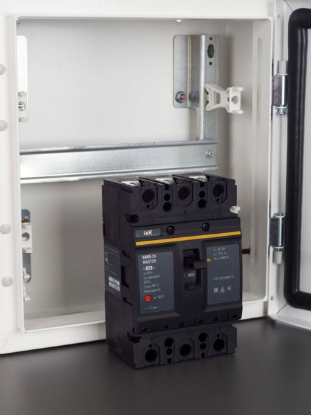Выключатель автоматический 3п 250А 35кА ВА88-35 MASTER IEK SVA30-3-0250-02 ТехноИмпульс
