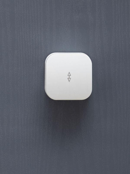 Переключатель проходной 1-кл. ОП GLORY 10А ВСп10-1-0-ХБ бел. IEK EVH12-K01-10 ТехноИмпульс