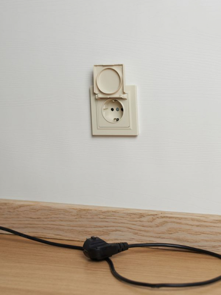 Розетка BRITE РСбш10-3-44-БрКр 16А IP44 с заземл. защ. шторки с крышкой механизм беж. IEK BR-R16-16-44-K10 ТехноИмпульс