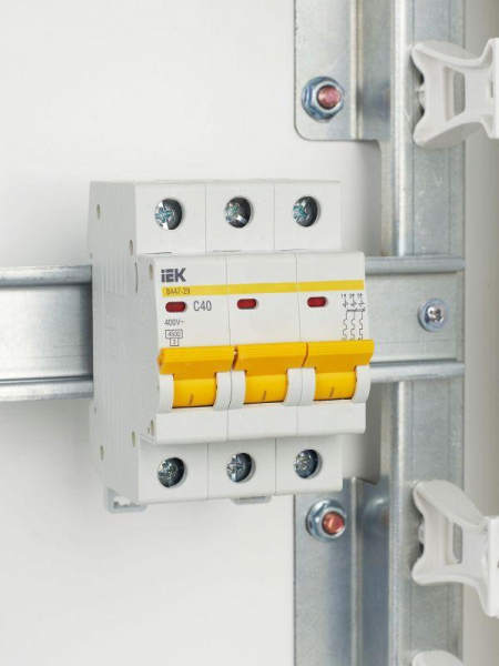 Выключатель автоматический модульный 3п C 40А 4.5кА ВА47-29 KARAT IEK MVA20-3-040-C ТехноИмпульс