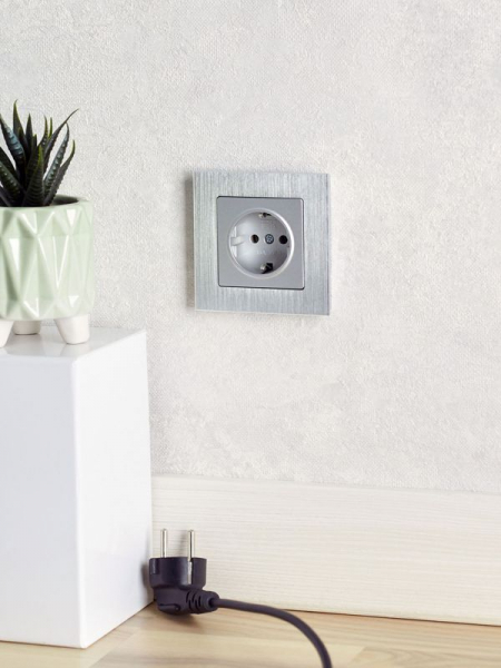 Розетка BRITE РС11-1-0-БрА 16А с заземл. без защ. шторки механизм алюм. IEK BR-R11-16-K47 ТехноИмпульс