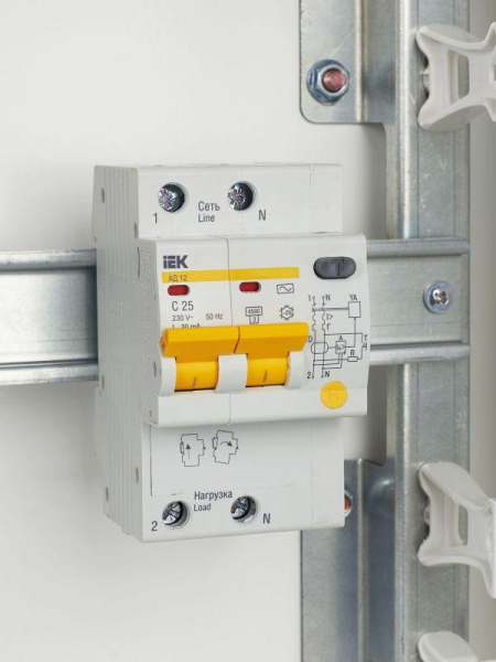 Выключатель автоматический дифференциального тока 2п C 25А 30мА тип AC 4.5кА АД-12 KARAT IEK MAD10-2-025-C-030 ТехноИмпульс