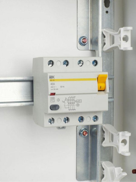 Выключатель дифференциального тока (УЗО) 4п 40А 30мА тип AC ВД1-63 KARAT IEK MDV10-4-040-030 ТехноИмпульс